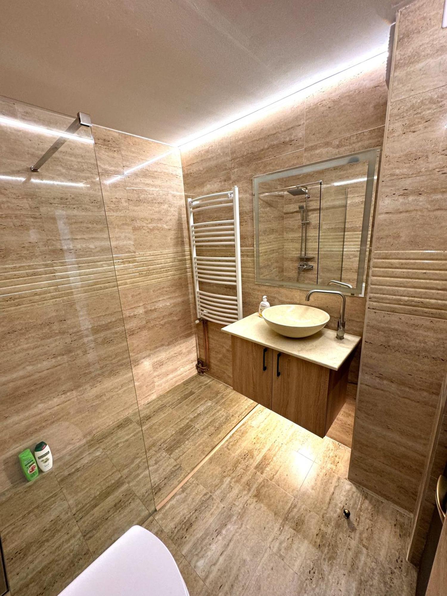 Ultracentral Apartment Targu Jiu Exterior photo