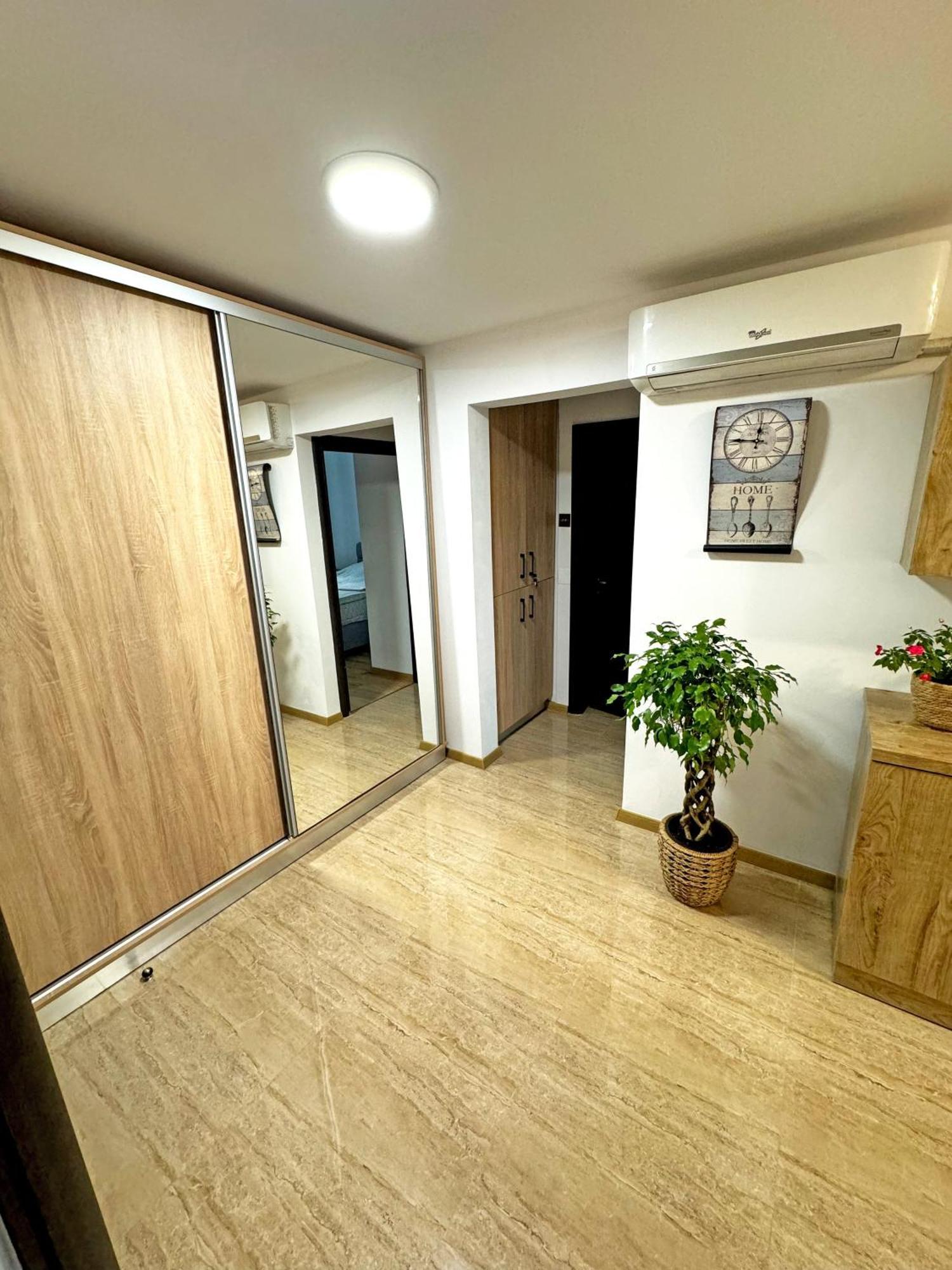 Ultracentral Apartment Targu Jiu Exterior photo
