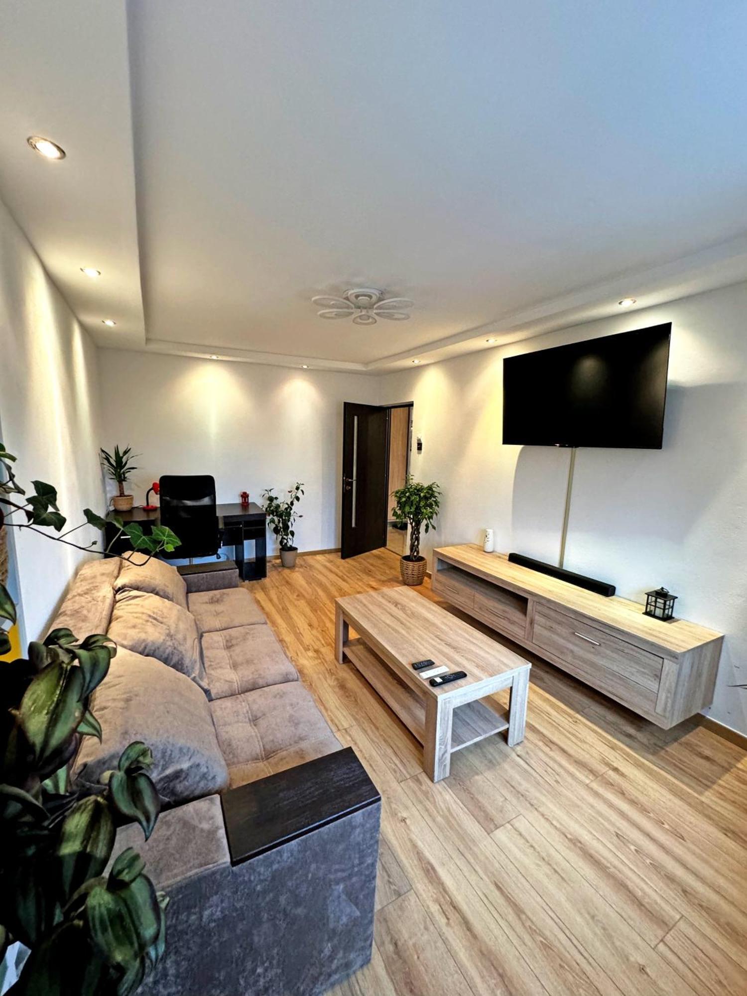 Ultracentral Apartment Targu Jiu Exterior photo
